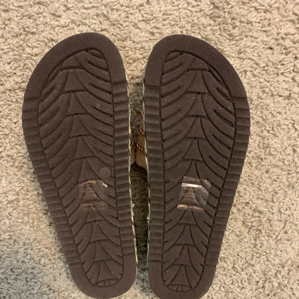 Shoes - Picture 4 of 4